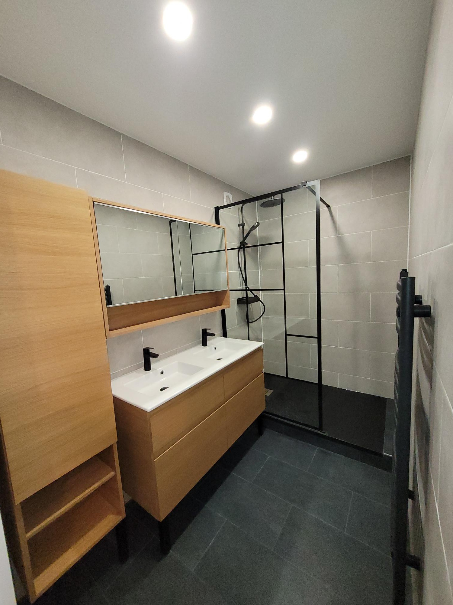 Salle de bain moderne mobilier bois & douche italienne