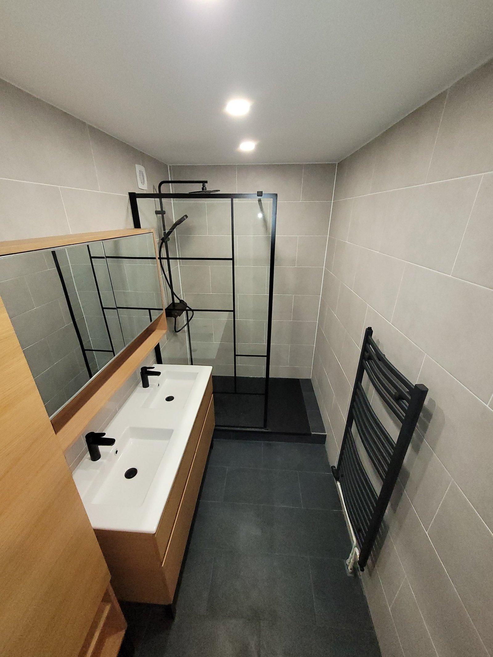 Salle de bain moderne mobilier bois & douche italienne