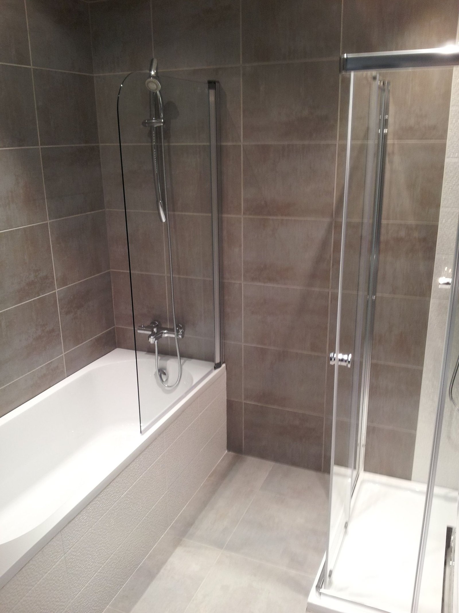 Salle de bain mixte baignoire + cabine douche en Côtière